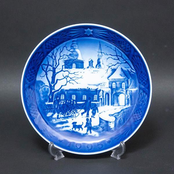 ロイヤルコペンハーゲンイヤープレート 1995年 「マナーハウスでのクリスマス」 ROYAL COPENHAGEN（ロイヤルコペンハーゲン） イヤープレート（1995年