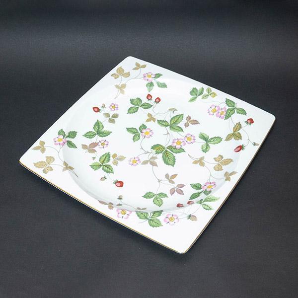 WEDGWOOD（ウェッジウッド） ワイルドストロベリー 26cmスクエア
