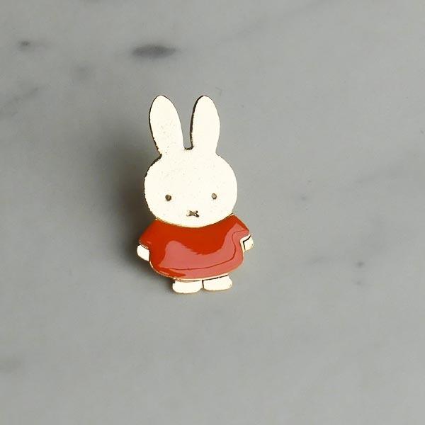 Titlee ティトリー Miffy ミッフィーシリーズ フランス製 オレンジの服のミッフィー ピンバッジ Titlee ティトリー ブローチ Box入り Titlee Miffy Orange セレクトショップkomachi 通販 Yahoo ショッピング