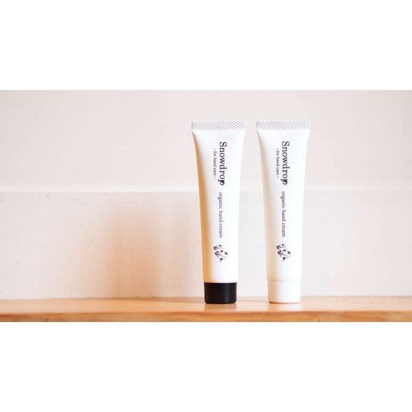 ＊S.D ハンドクリーム＊手は、年齢の出やすい場所の一つだからこそ保湿したい。肌に優しく、元気にしてくれる、そんな成分を配合したスノードロップのオーガニックハンドクリームは髪のケアとしてのヘアクリームとしても使えます。【リンゴ幹細胞配合】ヨ...