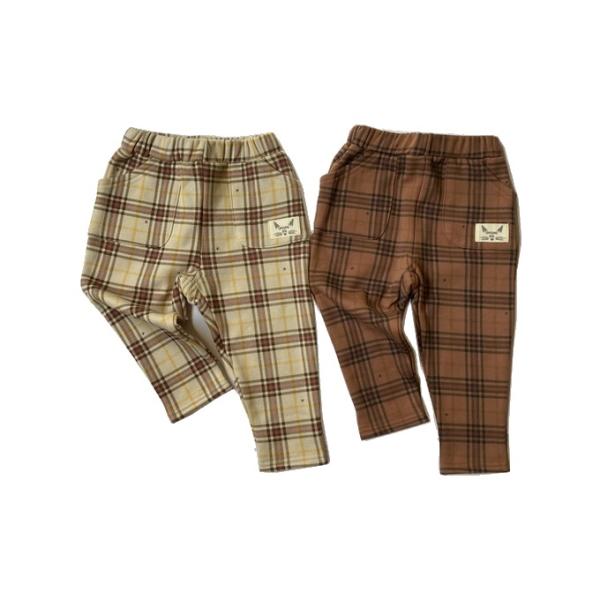 両側にポケット付きの可愛いタータンチェックパンツ小さな足跡があちらこちらにプリントされていて、とってもキュート裏起毛であったかいボトムスは寒い日の外遊びもお散歩も快適保育園でのお着替えにもおすすめです飽きのこないくすみカラーはベビーを持つマ...