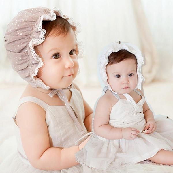 細かいお星さまがきらきら…お出掛けにおしゃれなボンネットタイプのベビー帽子！当店人気商品です★小さな赤ちゃんの頭をを優しく包みます。ご退院時、お宮参りなどに。結婚式やフォーマルシーンでも華やかに演出♪もちろん普段使いでもおしゃれ☆【カラー】...