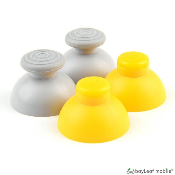 【商品名】任天堂ゲームキューブアナログパッド修理交換用スティックキャップ【商品説明】ニンテンドー ゲームキューブコントローラーアナログパッドの修理交換用スティックキャップです。【商品仕様】◇セット内容：2セット(グレー×2 イエロー×2)◇...