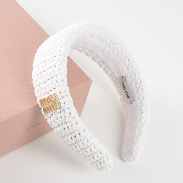 美品】MIU MIU(ミュウミュウ) カチューシャ レディース シルバー 2025