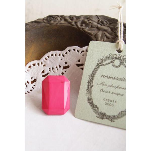 nesessaire(lZZA)XNGArW[̕ЎsAX sN