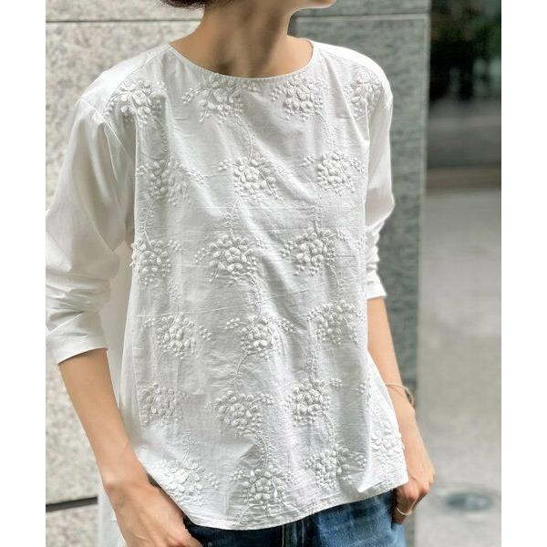 BEARDSLEY / ビアズリー 《秋はカーデのインナーに》刺繍フレアブラウス