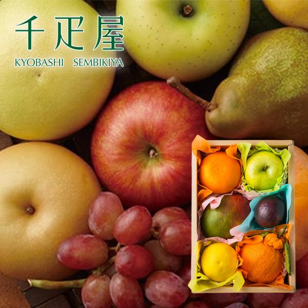 京橋千疋屋の目利きが、日々出来が変化する果物の中からコンディションの良い旬のものを、選りすぐってお詰めいたします。箱を開けた瞬間から季節感をお楽しみいただける詰め合わせ。特別感を味わえる果物をお届けできるのは、果物一つ一つの特性を熟知した職...