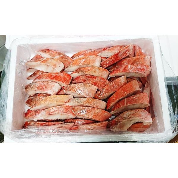 大西洋のグリーンランド海域で漁獲した鮮度抜群の赤魚です。船上選別、急速冷凍後衛生管理の徹底した国内で切り身に致しました。タンパクなヘルシー白身魚です。さまざまな料理にご使用ください。赤魚切り身【内容量】８０ｇ×５０切×３合（１５０切）【産地...
