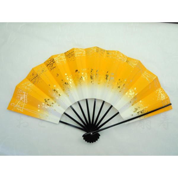 天に松葉、地に小石を金箔でデザインした舞扇子 天地小石です。長さ/約29cm。広がり/約50cm。扇骨/黒塗。扇面/両面同じ柄。9寸5分標準的なサイズの舞扇子です。日本製（京都）。扇箱等は付いていません。親骨には重さのバランスを取るためのお...