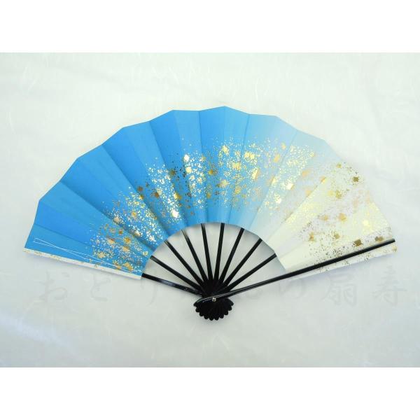 キラキラと輝く星々を金箔でイメージした舞扇子です。長さ/約29cm。広がり/約50cm。扇骨/黒塗。扇面/両面同じ柄。9寸5分。標準的なサイズの舞扇子です。日本製（京都）。扇箱等は付いていません。カタログ番号　愛　1218親骨には重さのバラ...