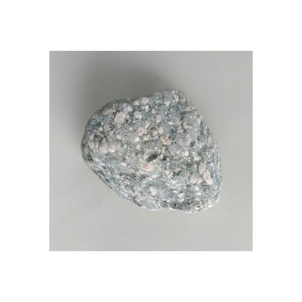 ■ 天然の麦飯石です。■ こぶし大の大きさです。■ 1個300g~500g■ 価格は1個の単価です。■ 細かくするときはハンマーで粉砕してください。