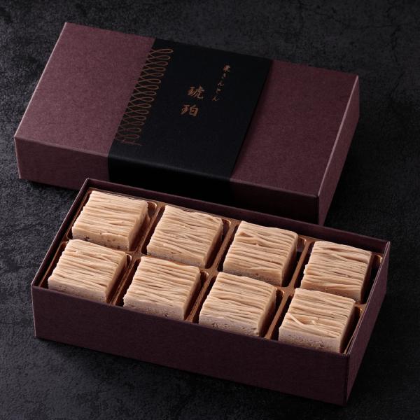 厳選した熊本県産の球磨の栗をふんだんに使った栗きんとんです。 職人が心を込めて一つ一つ手作りしています。当店では様々な産地の国産栗を仕入れておりますが、 中でもコクと風味の強い球磨の栗が、栗本来の風味を楽しむ栗きんとんに最も適していると考え...