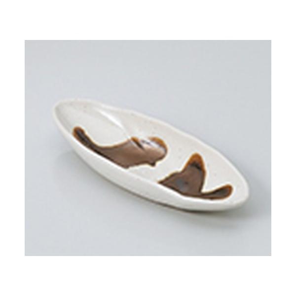 t aH / ʕȉ~10 @:10.4 x 5.3 x 2.3cm