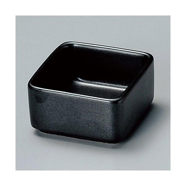    p [ 6.3 x 6.3 x 3.3cm ] y   aH HX Ɩp z