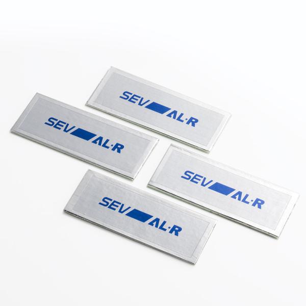 「SEV-AL typeR」は、ショックアブソーバー及びブレーキキャリパーに装着する製品です。基本的に各パーツに1枚ずつ装着します。
