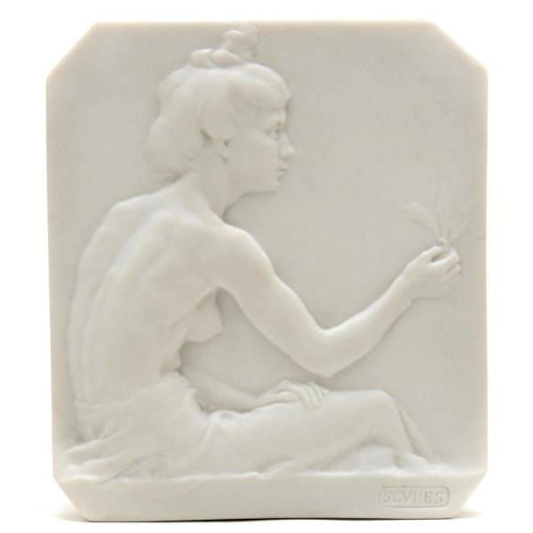 セーブル Sevres 浅浮き彫り壁飾り 花を持つ少女 1906年制作 セーブル工房の古いコレクション Buyee Buyee Japanese Proxy Service Buy From Japan Bot Online