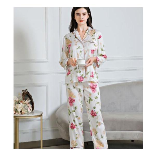 レディース エレガントな花柄服 シルクパジャマ 前開き お花の刺繍がキレイ仕上がり長袖 洗える 上下の2点セット[母の日] レディース エレガントな花柄服 シルクパジャマ 前開き お花の刺繍が