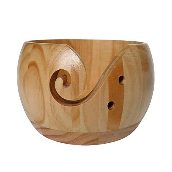 「商品情報」「主な仕様」編み物用木製ヤーンボウルです。ブラウンとホワイト(原木色)をご用意しました。「ヤーンボウル」とは、編み物用の毛糸玉を入れるボウルのことで、毛糸玉がボウルの中で転がって、毛糸をスムーズに引き出し編みやすくするための裁縫...