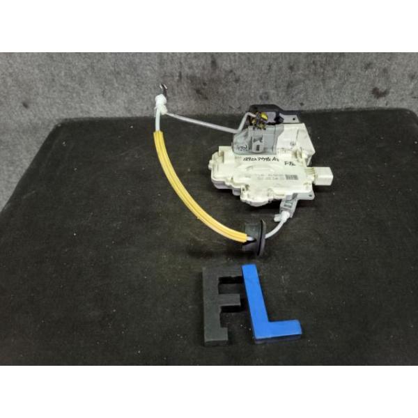 AKE919 アウディ A3 WAUZZZ8P 8PCDA 助手席側 前 左 フロント ドアロックソレノイド アクチュエーター 右ハンドル  018922