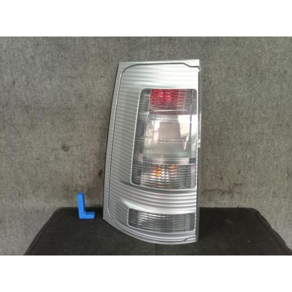 シエンタ(車) AKE919シエンタ DBA-NCP81G 左テールランプ 1NZ-FE 3R9