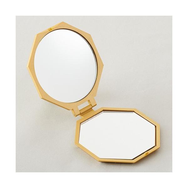 自分磨きの第一歩は鏡から。毎日使う鏡は、細部まで大きく見たい。メイクするときはもちろん、コンタクトがずれちゃったとき、まつげやゴミが目に入った時、エクステのチェックにも便利なハンディミラー。八角形は、風水で八方位（全方位）を表し、森羅万象か...