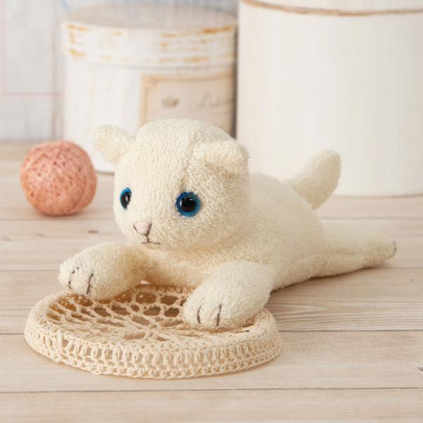 【重要】綿・縫い糸はついておりません。※綿・糸・ペレット付きのセットがあります。やさしい手触りの子猫のぬいぐるみ。オーガニックコットン（有機栽培綿）はお肌に優しく、肌触り抜群です。かわいいネコを手作りしたら愛着2倍。 白猫を飼っている方、猫...