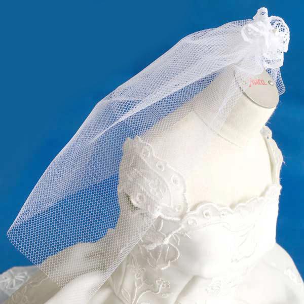 お好みのウェルカムドールやお気に入りのぬいぐるみ、人形をお手軽に結婚式仕様へとおめかししてみませんか？チュール生地に、パールビーズをあしらったレースのリボンが付いた華やかなウェディングヴェールです。◆内容●ぬいぐるみ用ベール(レースリボン)...