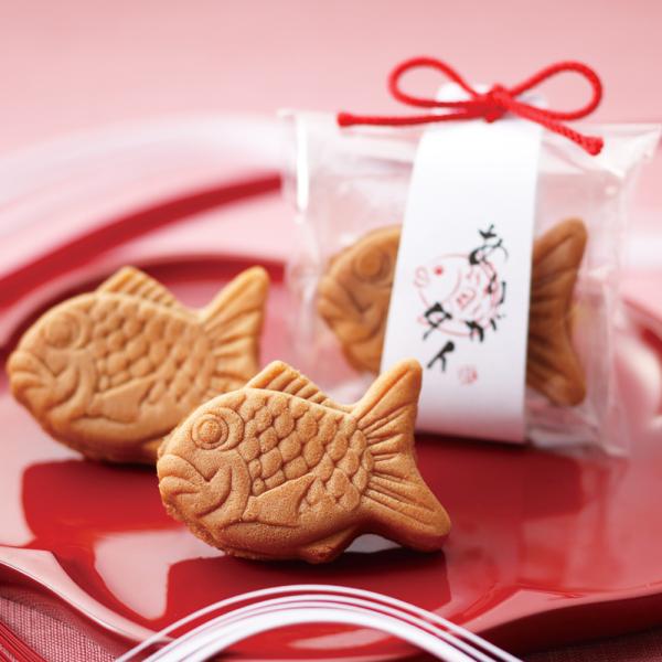 ゲストにも「幸せ」お裾分け。「おめで鯛」婚礼に、欠かせない縁起物のお魚が、一口サイズのミニたい焼きになりました。感謝の言葉も、商品に合わせて可愛く印字。日本らしいパッケージデザインも魅力的です。結婚式や二次会のプチギフトとしては勿論、 企業...