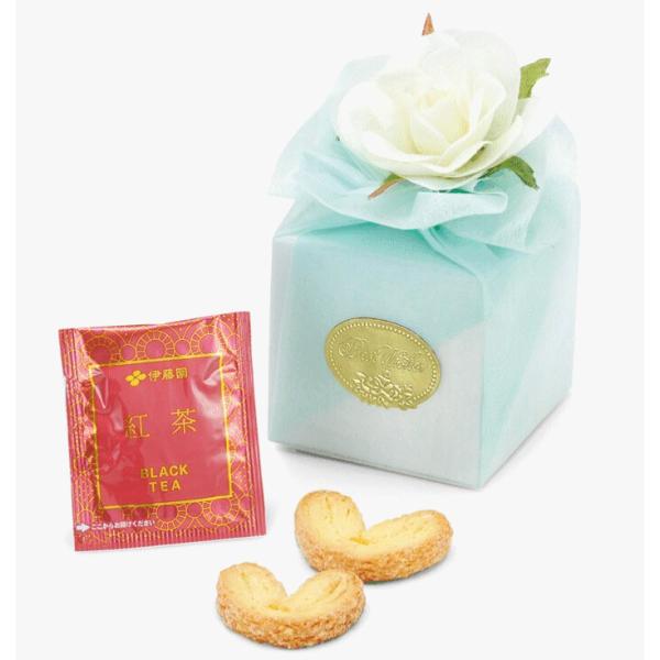 幸せを願う、サムシングブルーのプチギフト。ホワイトローズのボックスの中には、かわいいハート型のパイと紅茶のセットが入っています。大切な方に、パイと紅茶でくつろいでもらえると嬉しいですね。「Best wishes」（これからももよろしくお願い...