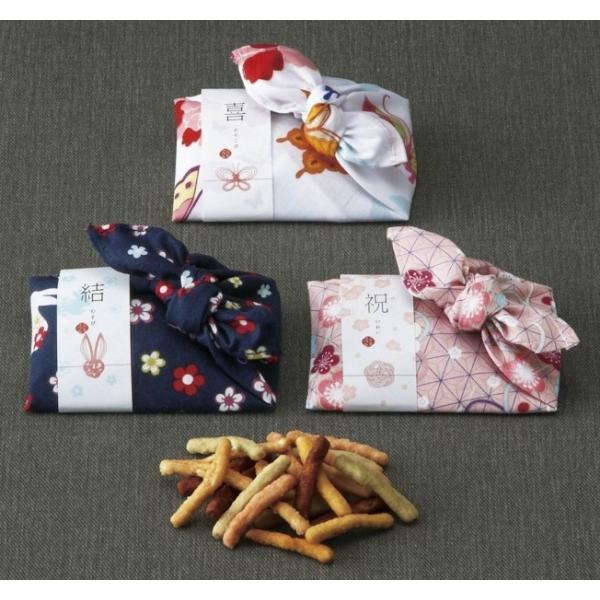 大切なゲストの健康を気遣う贈り物は、お二人の優しい気持ちが伝わります。さつまいも、かぼちゃ、にんじん、ほうれん草、たまねぎの５種類の野菜入りかりんとうは、上品なお味で幅広い年齢層に喜ばれそうです。美しい和柄のラッピングは、ハンカチとしても使...