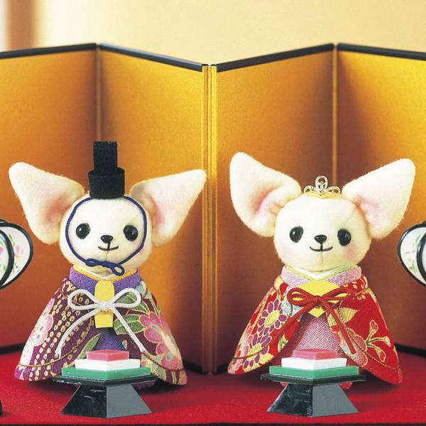 【重要】金屏風、雪洞（ぼんぼり）、菱台、綿はついておりません。★セットも販売しております。ちりめん細工で作る、チワワの雛飾り。着物姿の、くりくりお目々と三角お耳がかわいいチワワのお内裏様とお雛様。コンパクトに飾れる雛人形は、お孫様の初節句や...