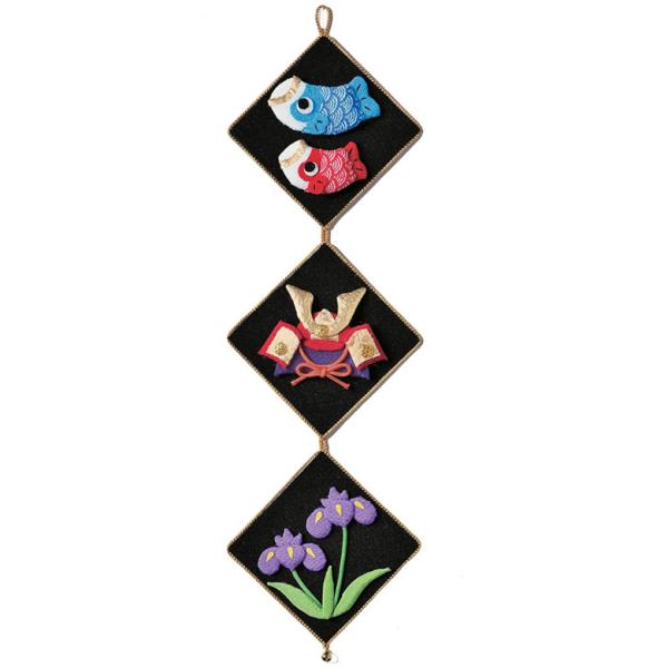 【重要】つるせる台（つり台）はついておりません。★つり台・ボンド付きのセットもあります。天候を気にせずコンパクトにお部屋に飾れる、ゆらゆら揺れる鯉のぼりのタペストリー。押絵の手法で、ペアの鯉のぼり、兜（かぶと）、季節のお花の菖蒲（あやめ）が...