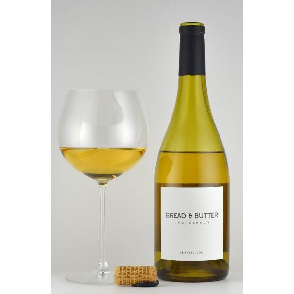 バニラビーンズ、アーモンドの皮などの豊かな趣があり、クレーム・ブリュレを思わせる香り。口に含むとトロピカルな果実の風味にバターやトースティーな味わいが加わり、舌の上で溶けていくようです。柔らかなミネラル感と酸味が全体を覆い味わいを引き締めて...