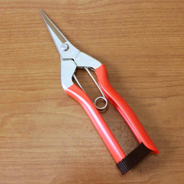 海沿いの農家の方や漁業用の網を直すのに、今までK-9を御使用頂いた方からのご要望で開発した商品です。K-9は柄とバネ部分が鋼で出来ていますので潮風にさらされると早く錆びて駄目になってしまいましたが、この鋏は柄とバネにもステンレスを使用してお...