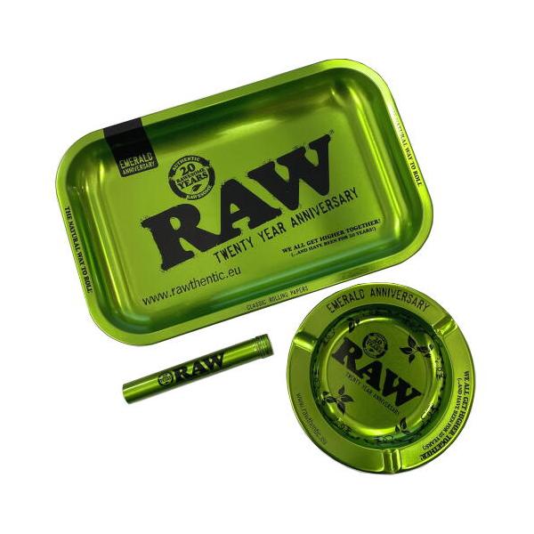 RAW(ロー) 20th アニバーサリーセットメール便なら送料250円RAW20周年を記念したエメラルドグリーンカラーのメタルトレー、メタルアシュトレー、メタルチューブのセットです。数量限定のため、完売必須です!! 材質…スチール製トレーは...