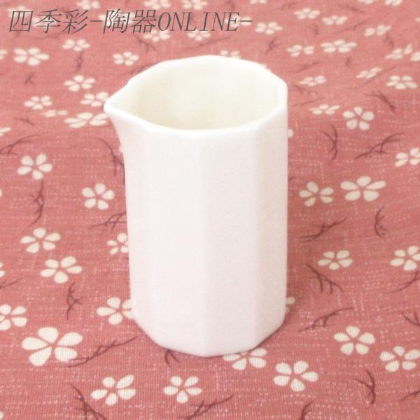 十角の柱型のクリーマーです。カフェ気分が満喫できる個性豊かなコーヒー＆ティー食器です。サイズ：ピッチャ：W3.5×H6cm・満水50cc材質：磁器（ニューボン）　　　　　製造国：美濃焼（日本製）電子レンジ・食器洗浄機/使用可※焼き物のため、...