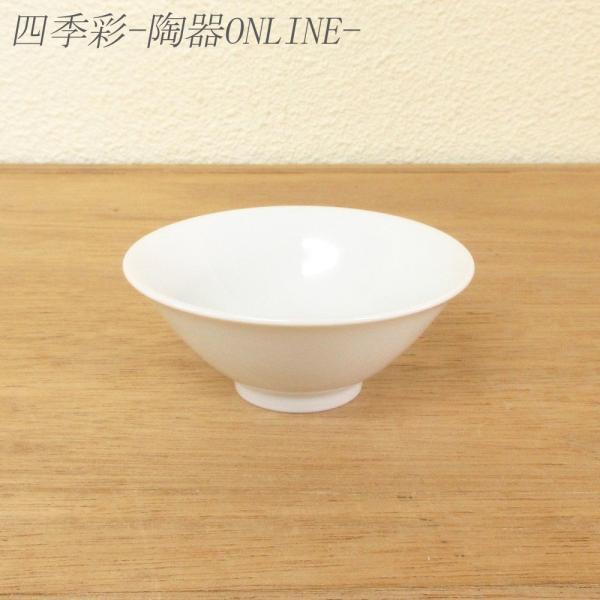 内　容：平盃×1サイズ：W7.5×H3cm・満水50cc材質：磁器製造国：美濃焼（日本製）電子レンジ食洗器可※焼き物のため、色柄・サイズ等に誤差が生じる事があります。盃 白中清〆盃 酒器 陶器 日本酒 おしゃれ 業務用 美濃焼