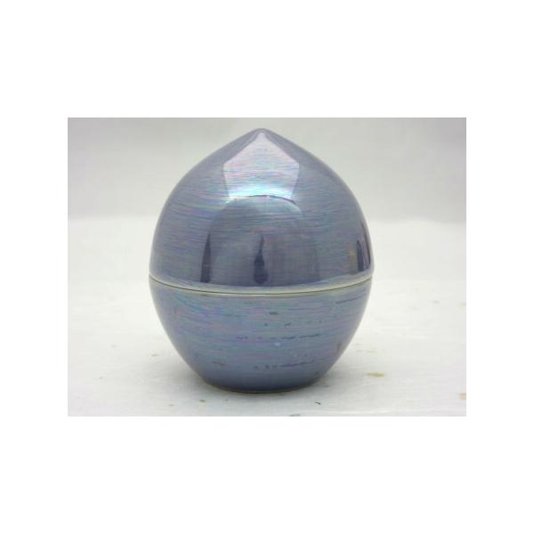 高さ：約6cm×径5.3cm陶器製上蓋を開けると二層構造になっており、下に遺骨を、シリコン製のキャップの上には形見の品を納めることができます。撮影の都合上、本体に黒い影や照明の映り込みがある場合がございますが、本体の傷や色ムラではございません。