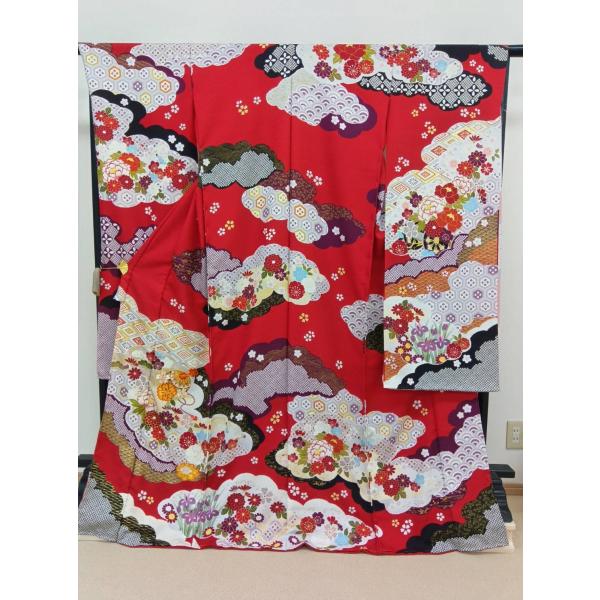 正絹 古典振袖 赤地 桶絞りと京友禅の伝統美 京刺繍と京金箔が輝く逸品
