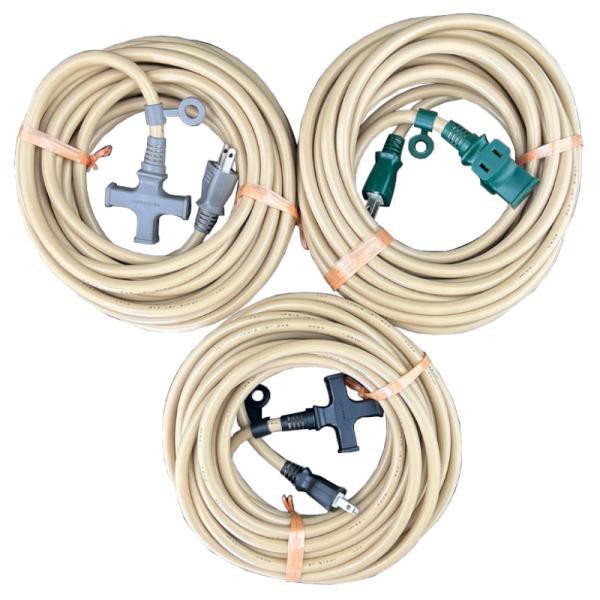 ●三つ口コンセント付、カラー延長コード。<br>●定番の十字タイプ延長コードです。<br>●トラッキング防止のた為、プラグ部分に中ゴマ(ユリア樹脂)を使用した安全構造。<br>●ソフト電線に近いやわらかさ...