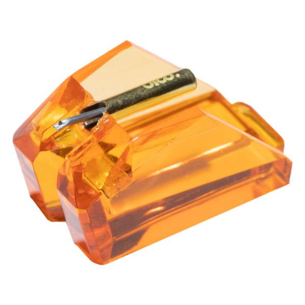 36-U24は、National/Technics（ナショナル/テクニクス）のレコードカートリッジ：EPC-P24に使用できる、メーカーが製作した純正の針ではない、純正針と同等の性能を備えた代替針（交換針）です。この代替針（交換針）は「合成...