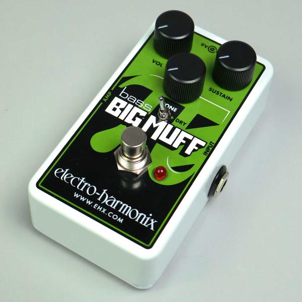 ベーシストに人気の高いアーミーグリーンのロシア版Big Muffを基に、その機能をベースに最適化させたBass Big Muff PiをコンパクトにダウンサイジングしたものがNano Bass Big Muffです。Dryスイッチを使用する...