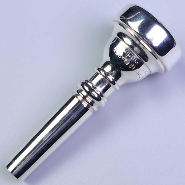 ティルツ社は、ヨーロッパを代表するマウスピース専門メーカーです。金管マウスピースのあらゆるモデルを製造し、デザイン、金属などすべての分野において響きのバランスを追求、その豊富なモデルバリエーションは1500種類以上にもなります。ティルツ社の...