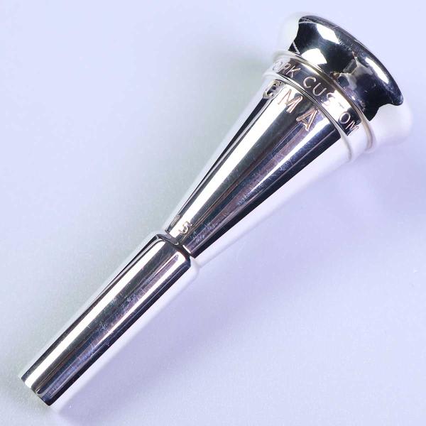 ストークカスタムマウスピース社は、金管マウスピースのみを開発、製造しています。マウスピースのメーカーとして世界中から評価されています。本体にすり傷・くすみがございますが演奏使用において問題はございません。【ol_mp】