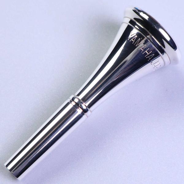 マウスピースに一般的な真鍮を採用したスタンダードシリーズ、多彩なラインナップからお気に入りの一本を見つけてください。本体細かいすり傷がございますが演奏使用において問題はございません。【ol_mp】