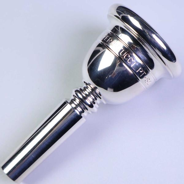 世界的な各チューバ奏者　ダニエル・ペラントーニとロバート・トゥッチにより完成したチューバ用マウスピース。本体に軽度の擦り傷、パッケージにダメージがございますが演奏使用において問題はございません。