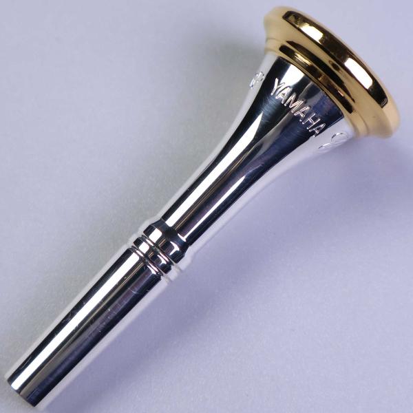 マウスピースの内径にまで金メッキを施したカスタムシリーズ、多彩なラインナップからお気に入りの一本を見つけてください。本体細かいすり傷がございますが演奏使用において問題はございません。【ol_mp】