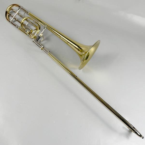 1236モデルはオーソドックスなF管のスタイルにこだわりました。高音から低音まで心地よい吹奏感で、よりクリアな明るい音色を生み出してくれます。支柱の位置、各部の材質等、細部にわたり研究された1236モデルは、初心者からプロプレイヤーまで、充...