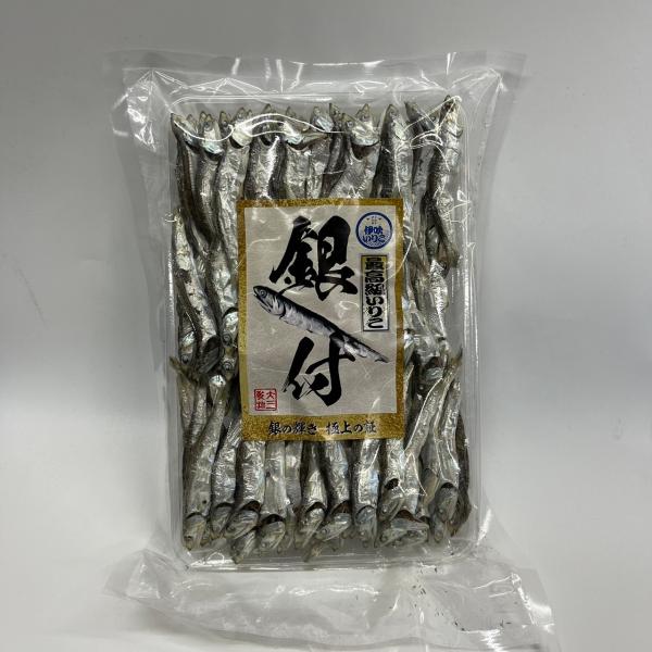 香川県伊吹島産の煮干しいりこは料亭などでも重宝される最高級いりこです。こだわり抜いたそのいりこは最上級の出汁を演出します。【原料原産地名】香川県【原材料名】かたくちいわし,食塩【内容量】230ｇ