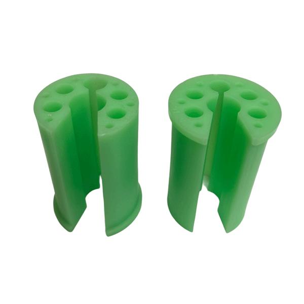 ・鉄筋にクランプを取付ける際に使用。・橋梁上部工事の手すり仮設の能率がアップ。・エレベーターホール等の手すり仮設にも可能。・樹脂製で鉄筋にも傷つけにくい。・軽量。・一体型で取付が簡単。・適用鉄筋 : D16用・適用クランプ : 48.6φ用...